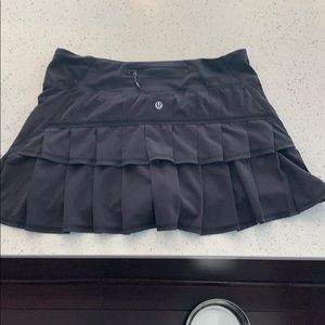Lululemon Ruffle Skirt Size 6 EUC